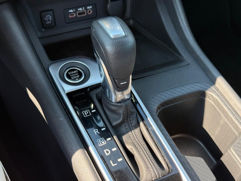 Nissan Sentra Vehicle Full-screen Gallery Image 20