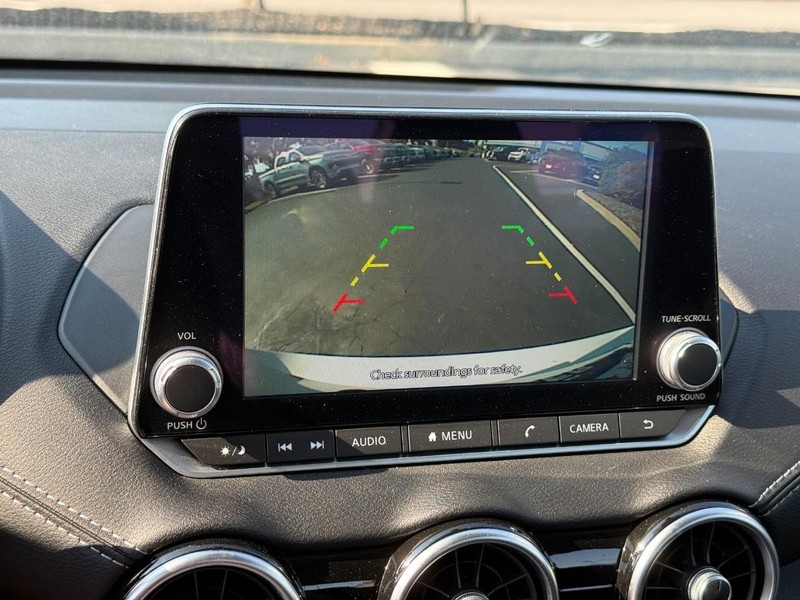 Nissan Sentra Vehicle Full-screen Gallery Image 21