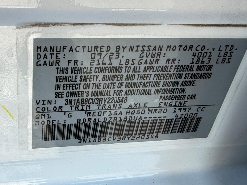 Nissan Sentra Vehicle Full-screen Gallery Image 22