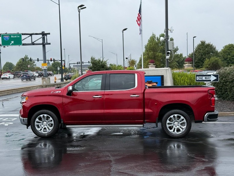 Chevrolet Silverado 1500 Vehicle Full-screen Gallery Image 2