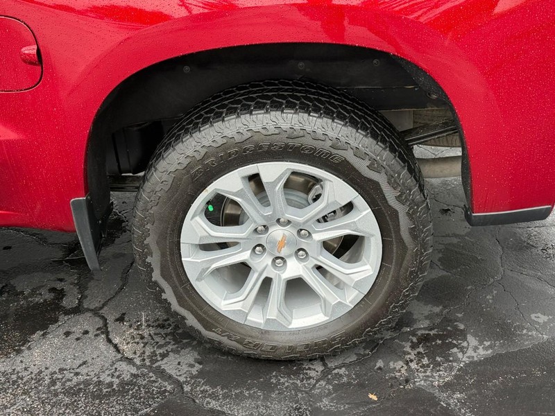 Chevrolet Silverado 1500 Vehicle Full-screen Gallery Image 4