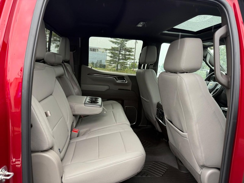 Chevrolet Silverado 1500 Vehicle Full-screen Gallery Image 11