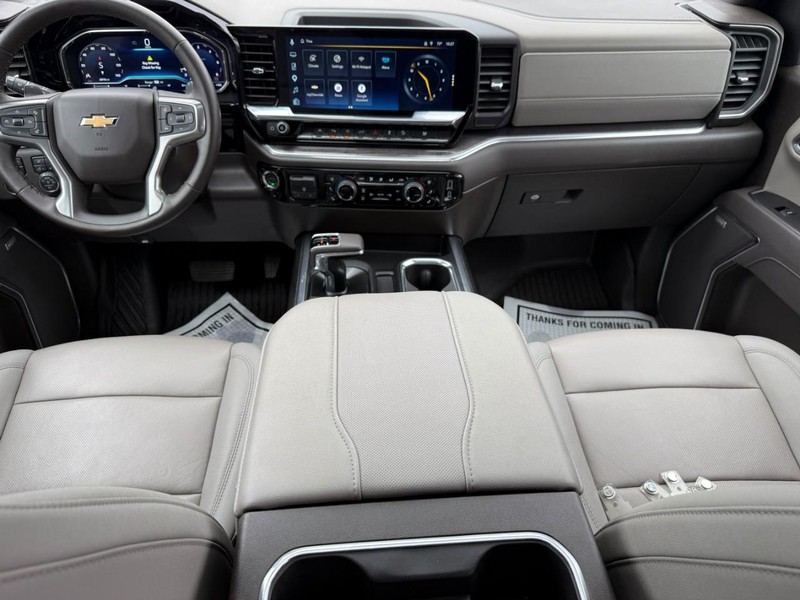 Chevrolet Silverado 1500 Vehicle Full-screen Gallery Image 12