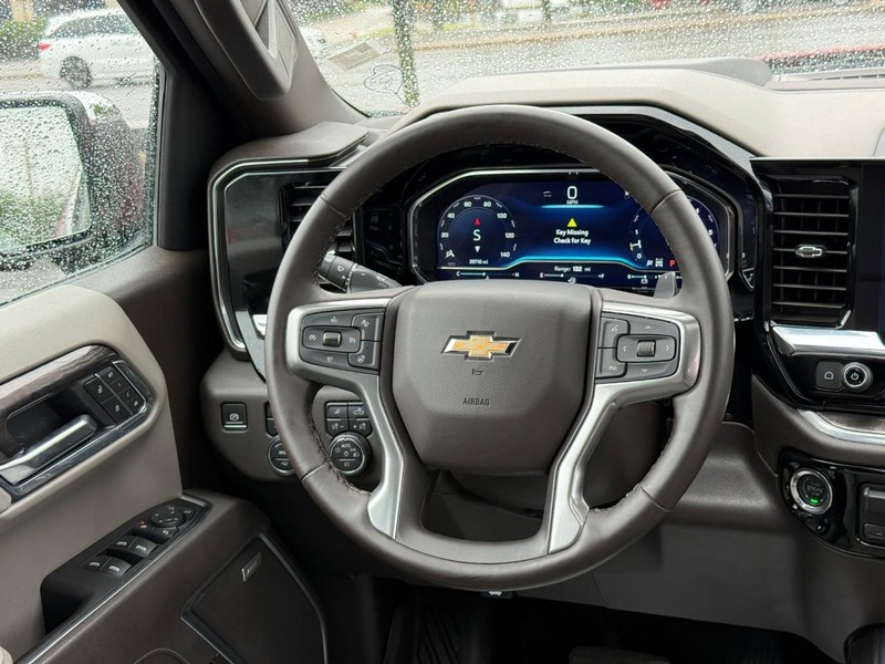Chevrolet Silverado 1500 Vehicle Full-screen Gallery Image 13