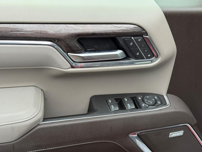 Chevrolet Silverado 1500 Vehicle Full-screen Gallery Image 16