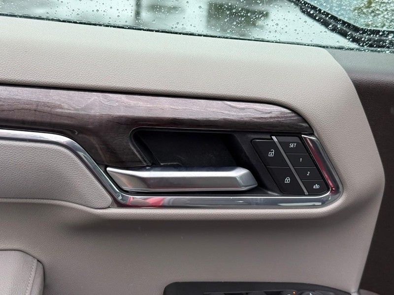 Chevrolet Silverado 1500 Vehicle Full-screen Gallery Image 17