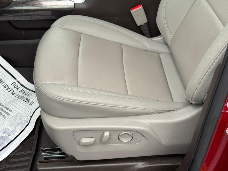 Chevrolet Silverado 1500 Vehicle Full-screen Gallery Image 18