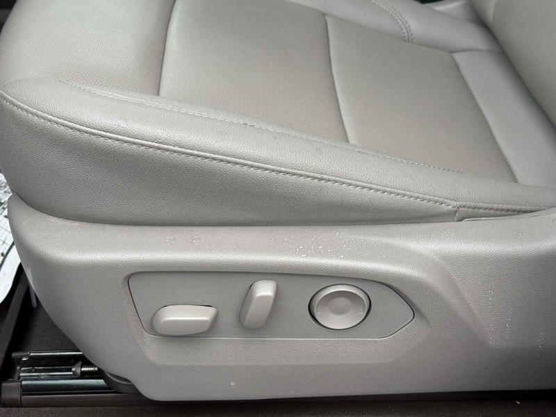Chevrolet Silverado 1500 Vehicle Full-screen Gallery Image 19