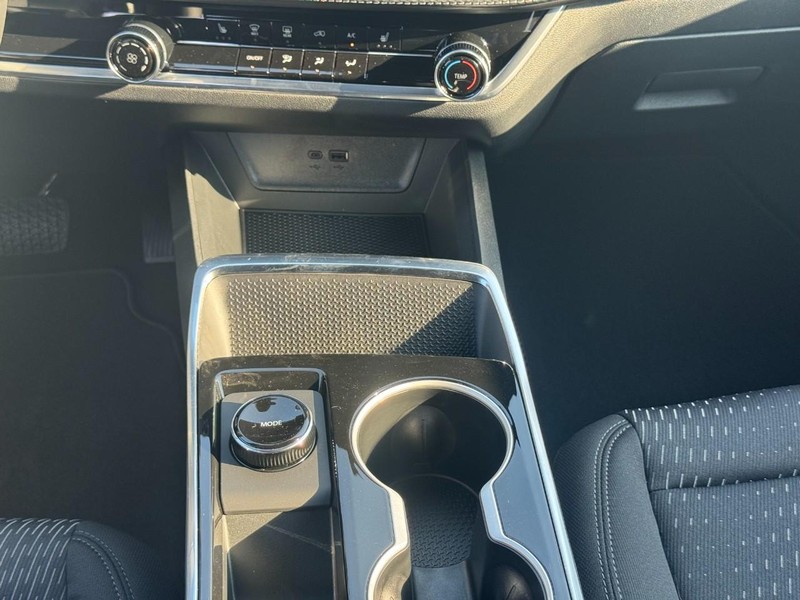 Chevrolet Equinox Vehicle Full-screen Gallery Image 9