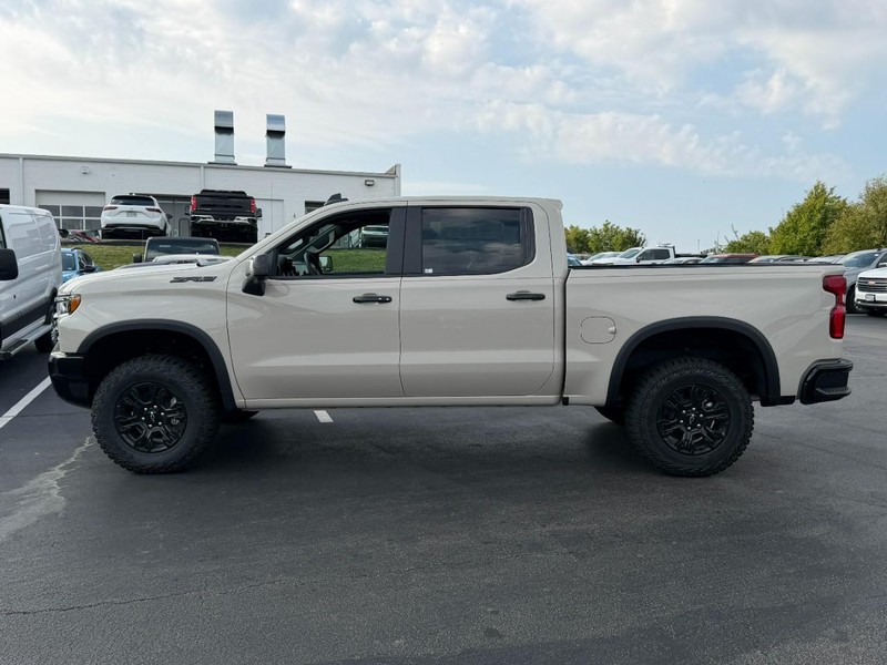 Chevrolet Silverado 1500 Vehicle Full-screen Gallery Image 2