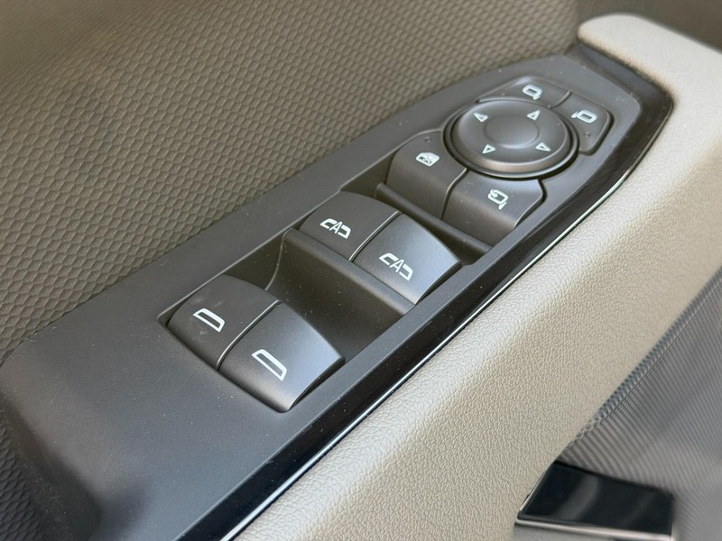 Chevrolet Silverado 1500 Vehicle Full-screen Gallery Image 10