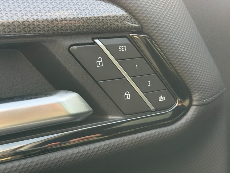 Chevrolet Silverado 1500 Vehicle Full-screen Gallery Image 11