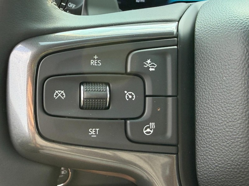 Chevrolet Silverado 1500 Vehicle Full-screen Gallery Image 13