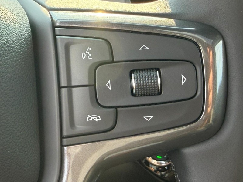 Chevrolet Silverado 1500 Vehicle Full-screen Gallery Image 14