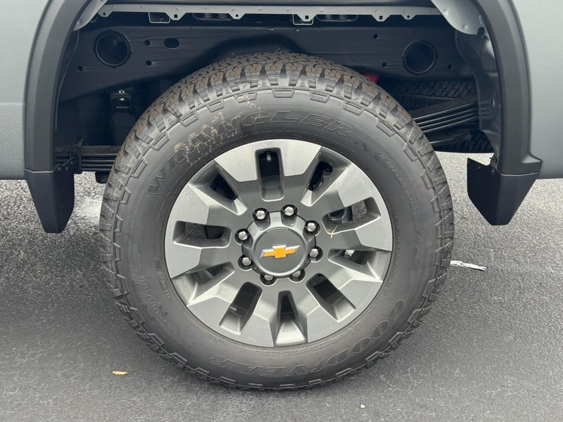 Chevrolet Silverado 2500HD Vehicle Full-screen Gallery Image 6