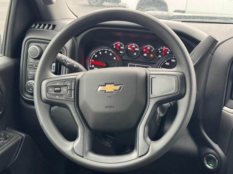 Chevrolet Silverado 2500HD Vehicle Full-screen Gallery Image 9