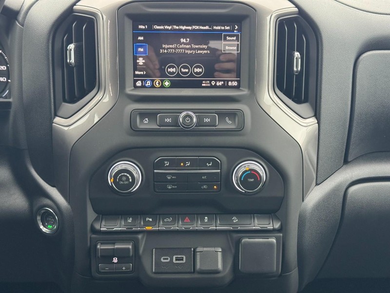 Chevrolet Silverado 2500HD Vehicle Full-screen Gallery Image 10