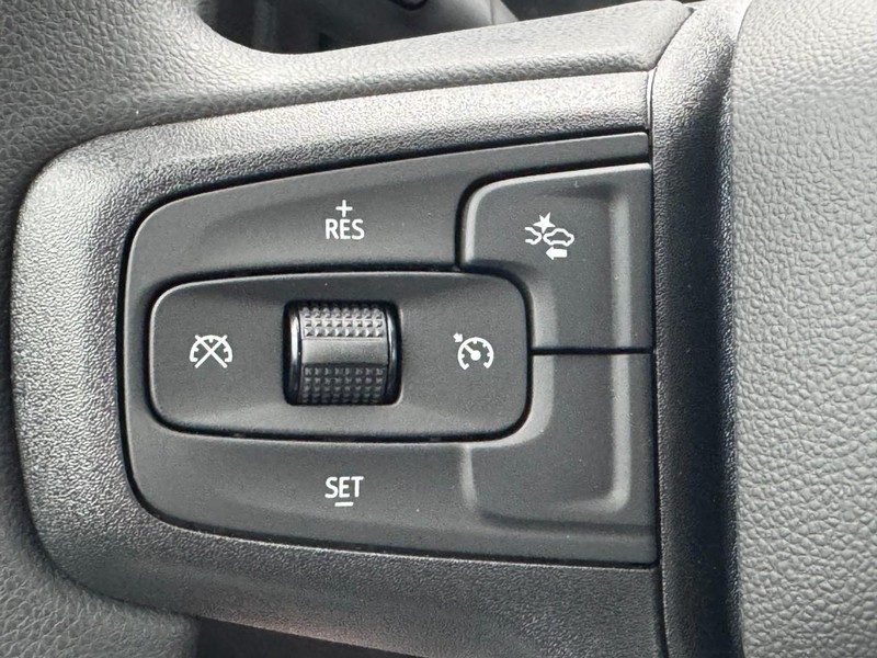 Chevrolet Silverado 2500HD Vehicle Full-screen Gallery Image 13