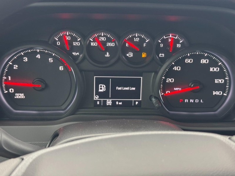 Chevrolet Silverado 2500HD Vehicle Full-screen Gallery Image 14