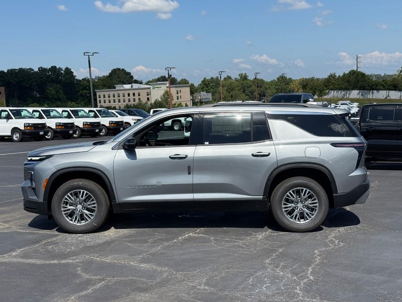 Chevrolet Traverse Vehicle Full-screen Gallery Image 2