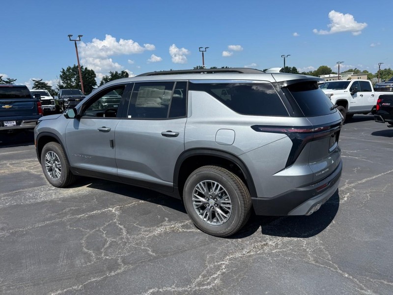 Chevrolet Traverse Vehicle Full-screen Gallery Image 3