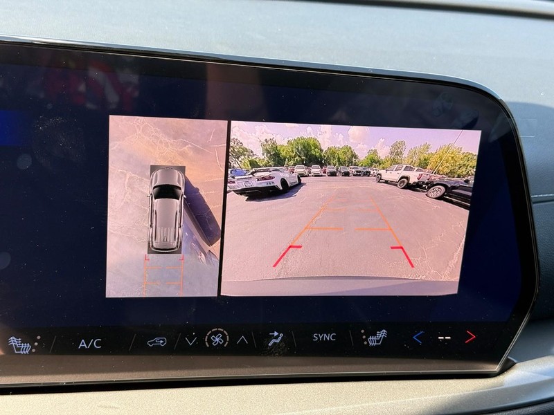 Chevrolet Traverse Vehicle Full-screen Gallery Image 15