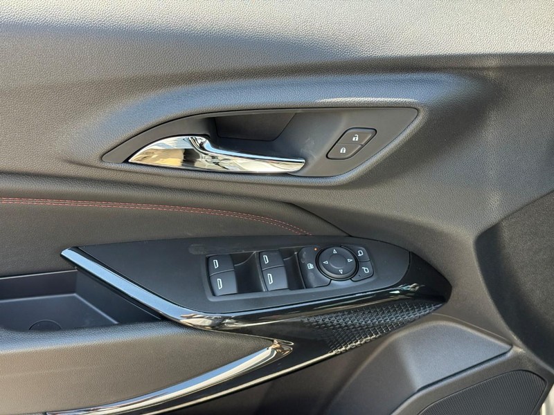 Chevrolet Trax Vehicle Full-screen Gallery Image 11