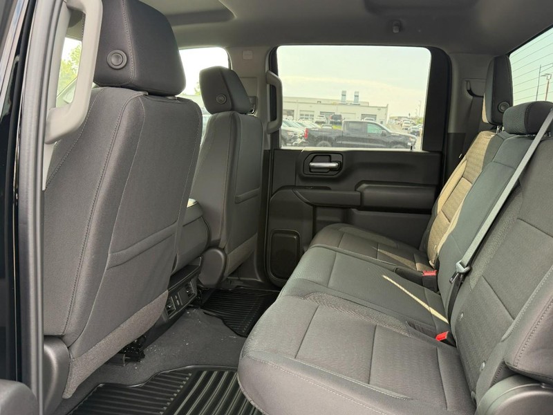 Chevrolet Silverado 2500HD Vehicle Full-screen Gallery Image 4