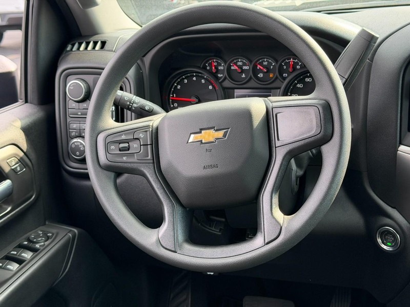 Chevrolet Silverado 2500HD Vehicle Full-screen Gallery Image 6