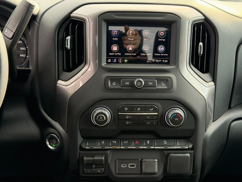 Chevrolet Silverado 2500HD Vehicle Full-screen Gallery Image 7