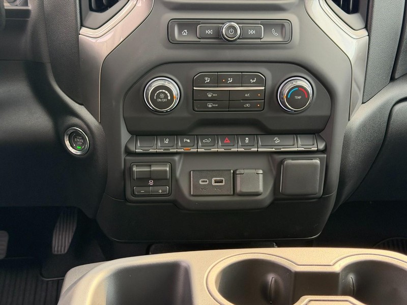 Chevrolet Silverado 2500HD Vehicle Full-screen Gallery Image 8