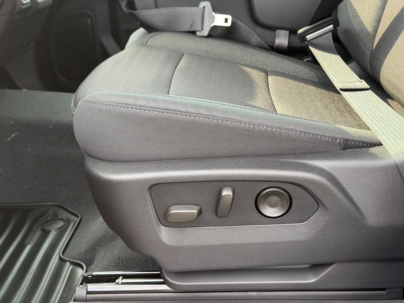 Chevrolet Silverado 2500HD Vehicle Full-screen Gallery Image 10