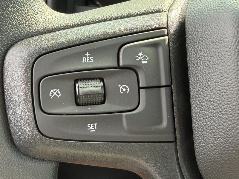 Chevrolet Silverado 2500HD Vehicle Full-screen Gallery Image 11