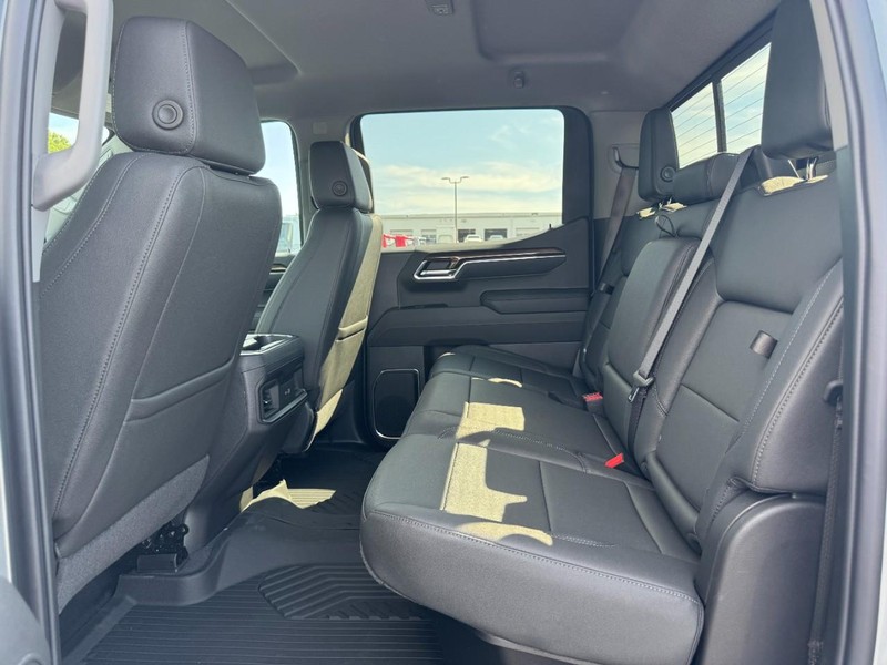 Chevrolet Silverado 1500 Vehicle Full-screen Gallery Image 5