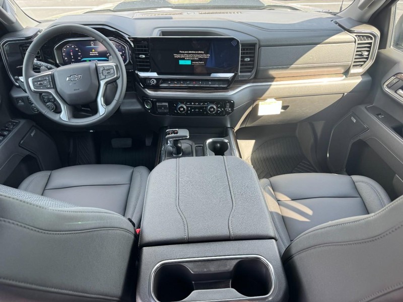 Chevrolet Silverado 1500 Vehicle Full-screen Gallery Image 6