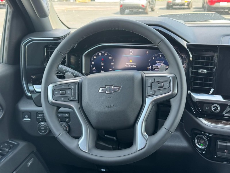 Chevrolet Silverado 1500 Vehicle Full-screen Gallery Image 7