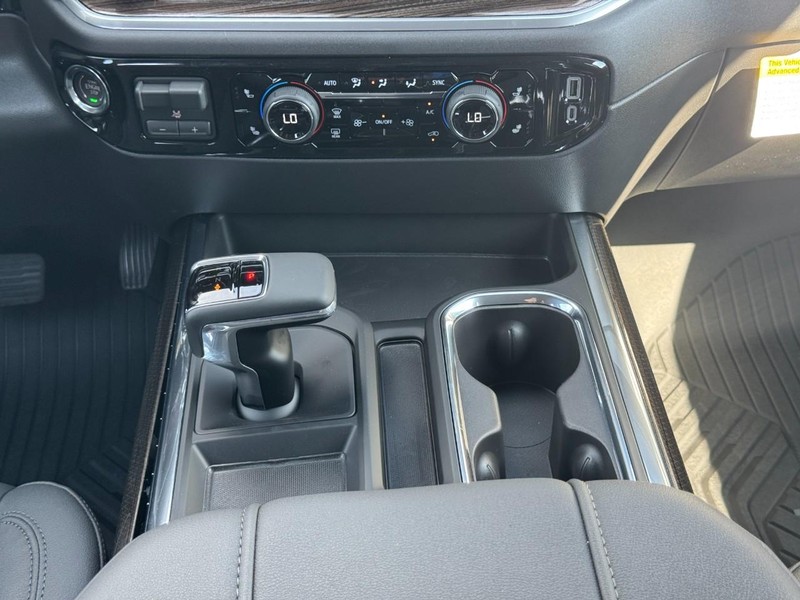 Chevrolet Silverado 1500 Vehicle Full-screen Gallery Image 9