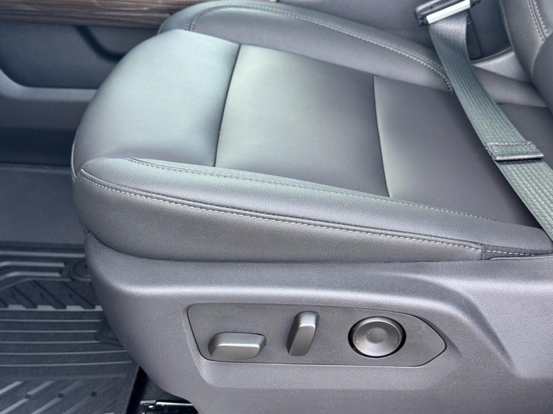 Chevrolet Silverado 1500 Vehicle Full-screen Gallery Image 10