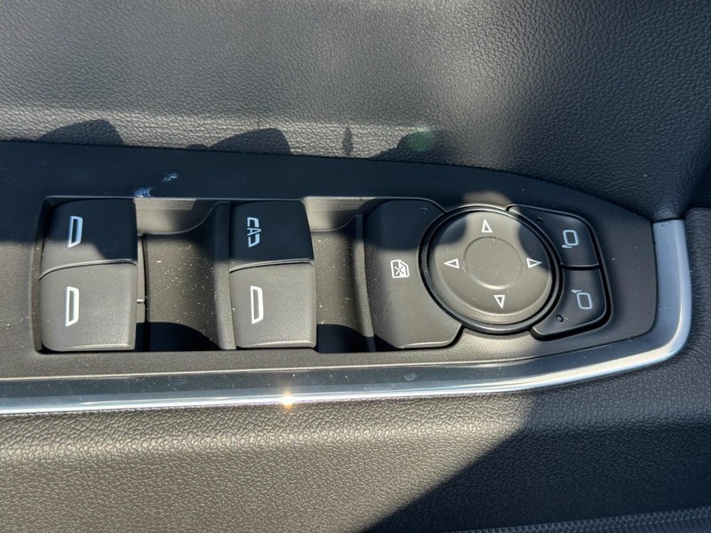 Chevrolet Silverado 1500 Vehicle Full-screen Gallery Image 11