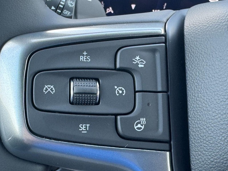 Chevrolet Silverado 1500 Vehicle Full-screen Gallery Image 12