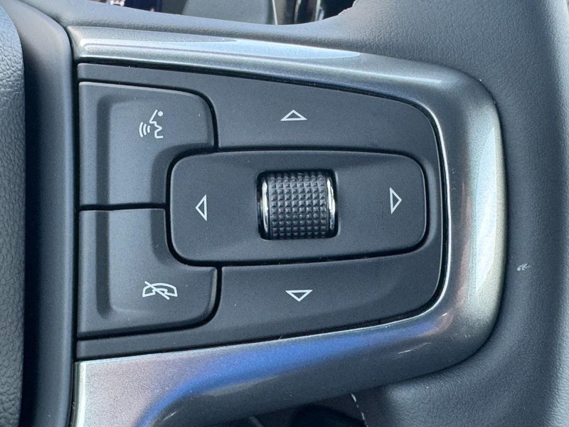 Chevrolet Silverado 1500 Vehicle Full-screen Gallery Image 13
