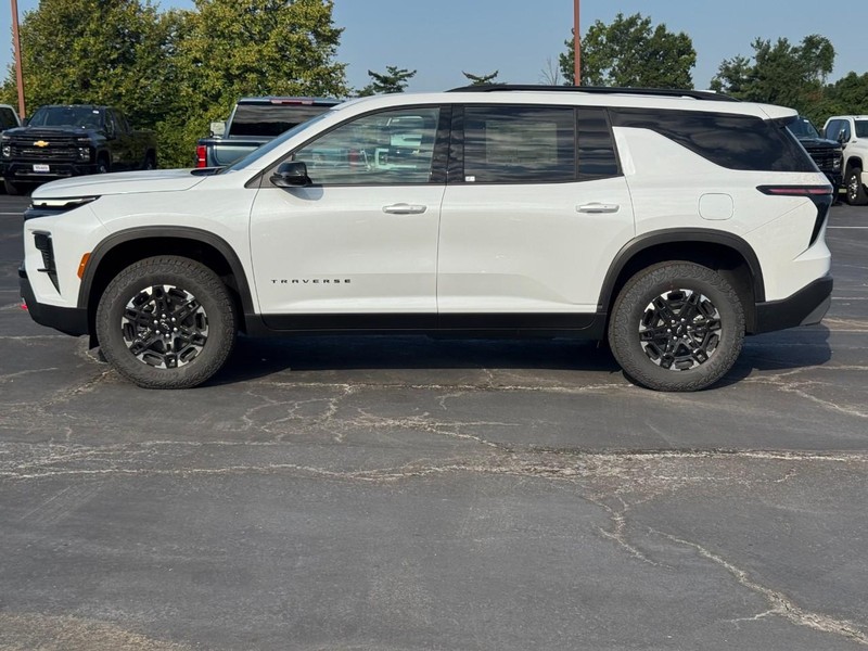 Chevrolet Traverse Vehicle Full-screen Gallery Image 2