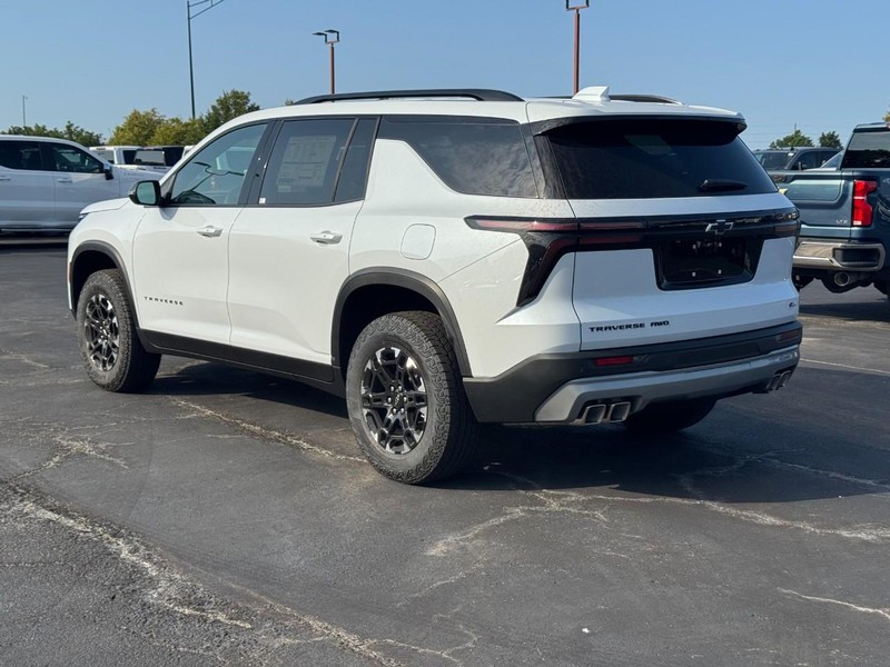 Chevrolet Traverse Vehicle Full-screen Gallery Image 3