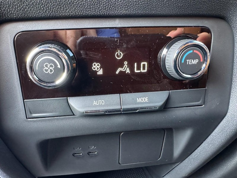 Chevrolet Traverse Vehicle Full-screen Gallery Image 7