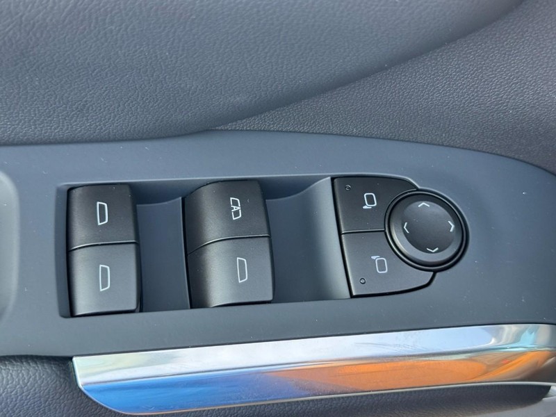 Chevrolet Traverse Vehicle Full-screen Gallery Image 13