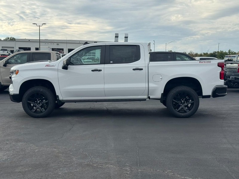 Chevrolet Silverado 1500 Vehicle Full-screen Gallery Image 2