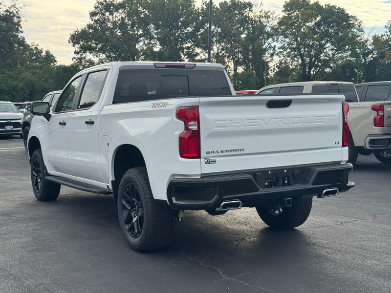Chevrolet Silverado 1500 Vehicle Full-screen Gallery Image 3