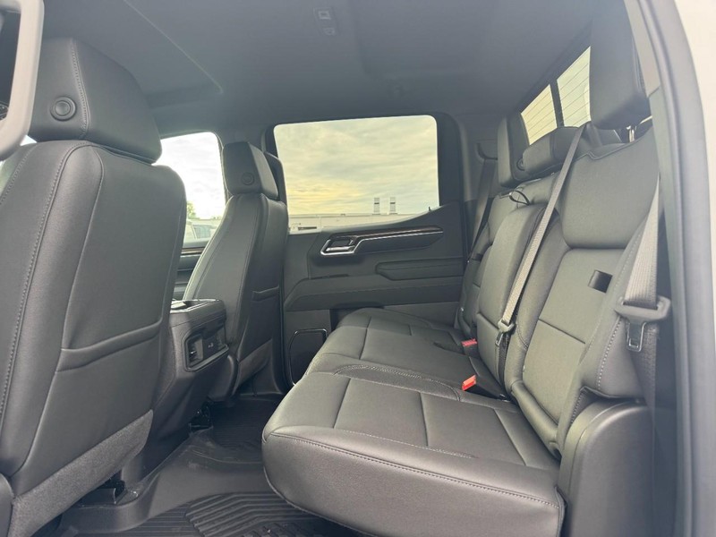 Chevrolet Silverado 1500 Vehicle Full-screen Gallery Image 6