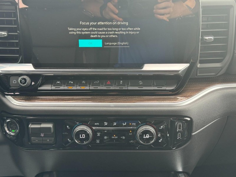 Chevrolet Silverado 1500 Vehicle Full-screen Gallery Image 9