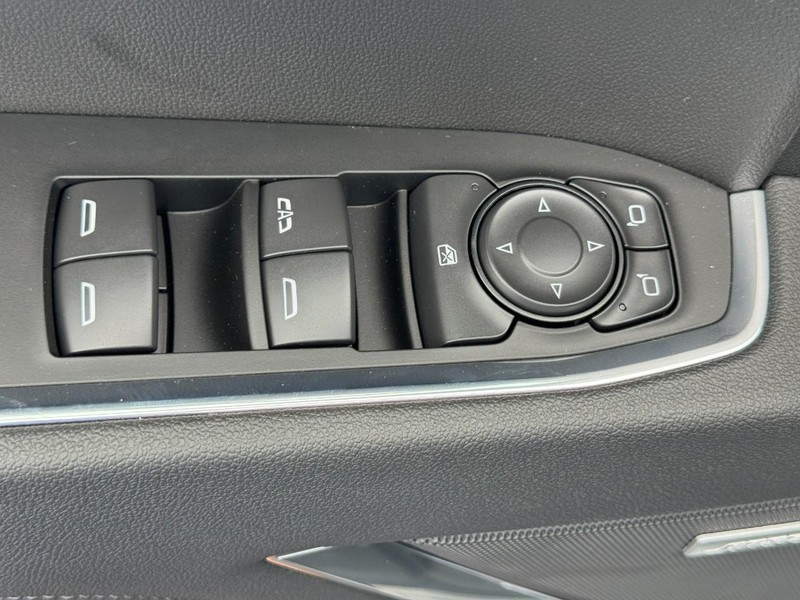 Chevrolet Silverado 1500 Vehicle Full-screen Gallery Image 12
